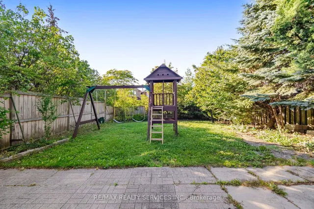 8 Riverbank Rd, Brampton 4