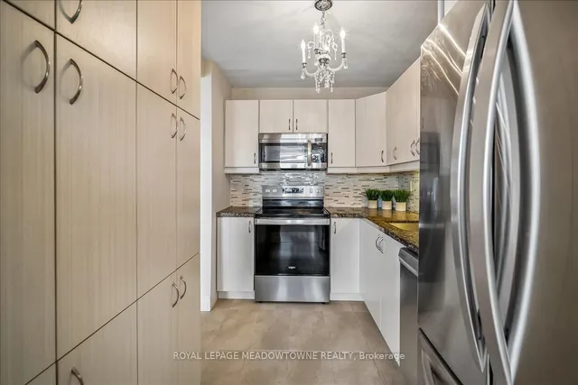 2263 Marine Dr #1601, Oakville 5