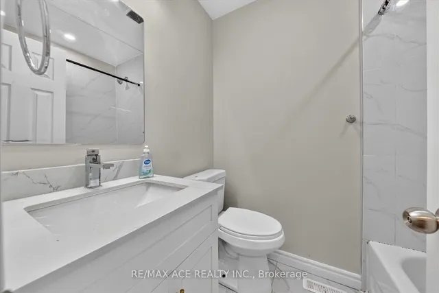 124 Honeywood Rd, Toronto 2