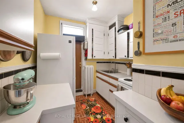244 Indian Rd, Toronto 3