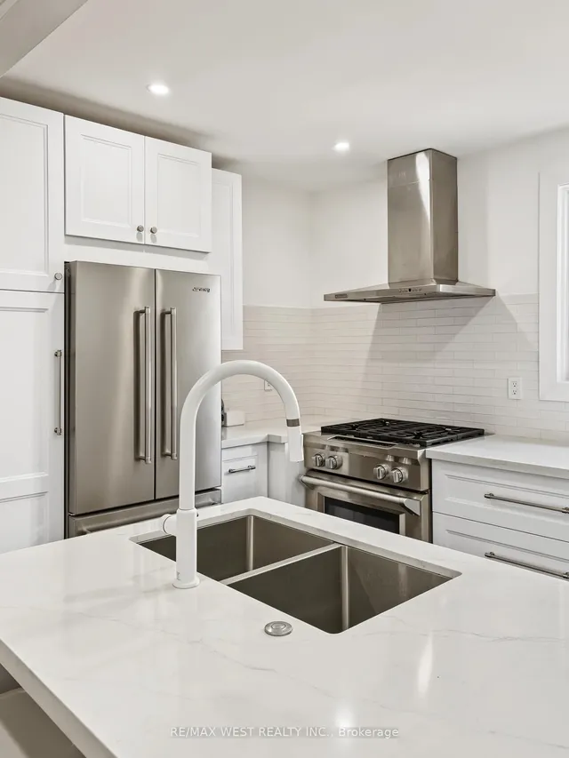 12 Brentwood Rd, Toronto 4
