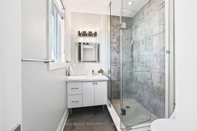 36B Pine Ave, Mississauga 3