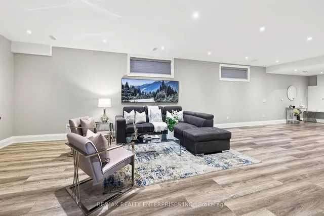 36B Pine Ave, Mississauga 4