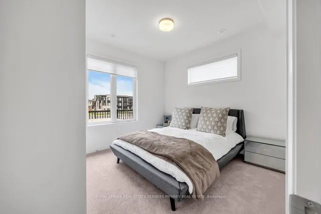 9 Crown Gate, Oakville 3