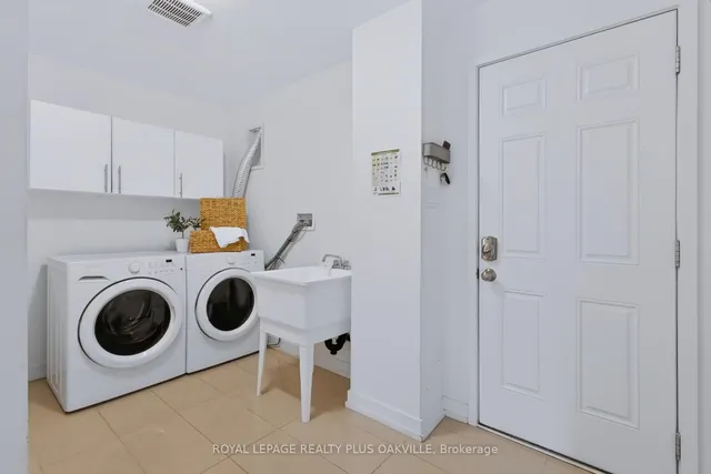 211 Squire Cres #5, Oakville 5