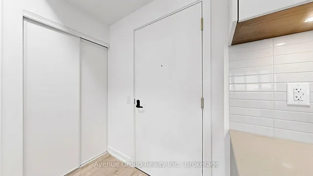 220 Missinnihe Way #507, Mississauga 5