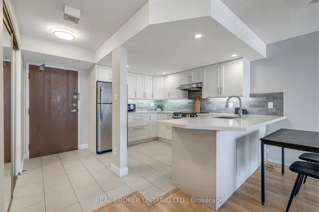 25 Agnes St #903, Mississauga 2