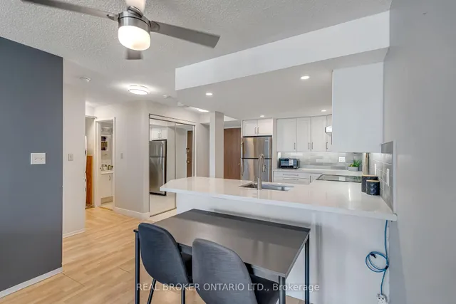 25 Agnes St #903, Mississauga 3