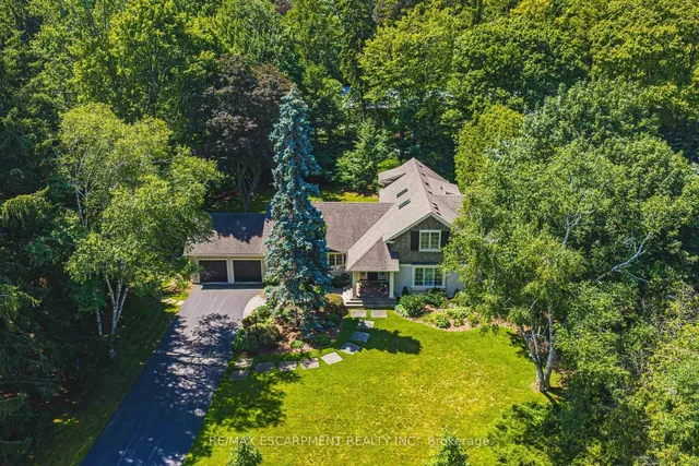 7 Colonial Cres, Oakville 2