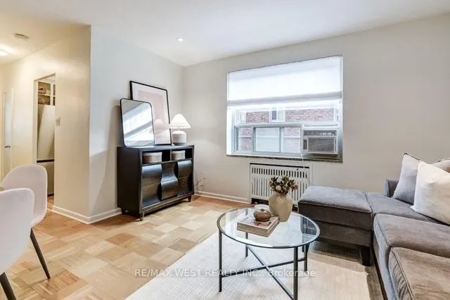 2000 Bloor St #203, Toronto 4