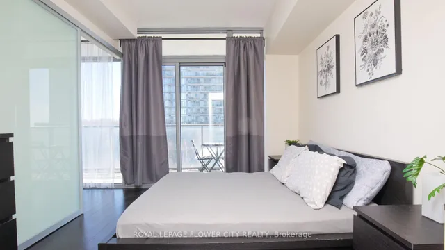105 The Queensway Ave #415, Toronto 4