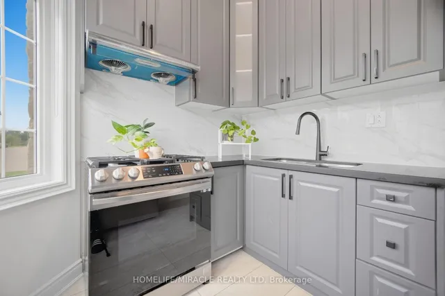 7 Anatolia St, Brampton 5