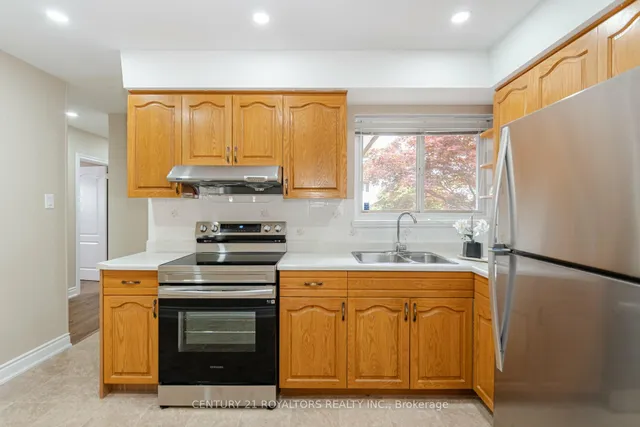 21 Jersey Ave, Brampton 2