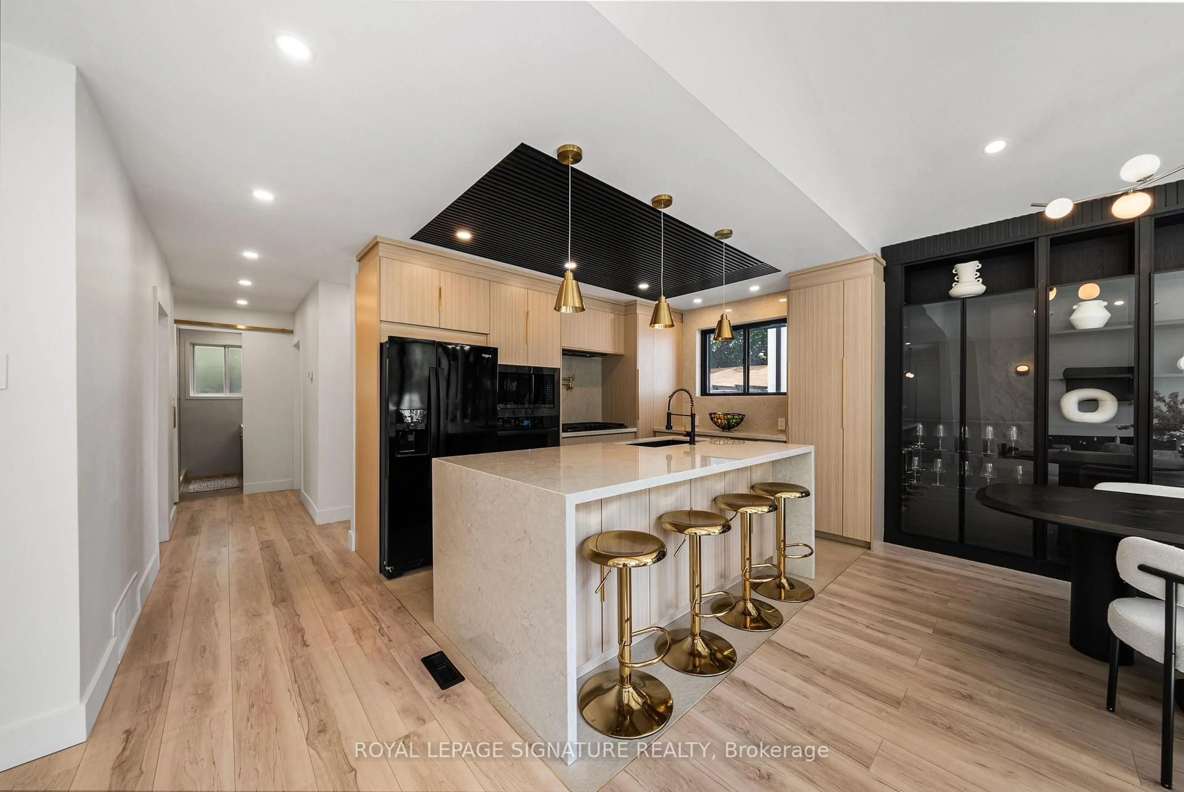 trreb/IMG-W13797946_0fb4e88e-4d2a-4b7b-948f-88251c5bf2a1-l.jpg