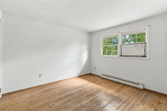 925 Runningbrook Dr, Mississauga 5