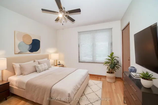 16 Opal Crt, Toronto 5