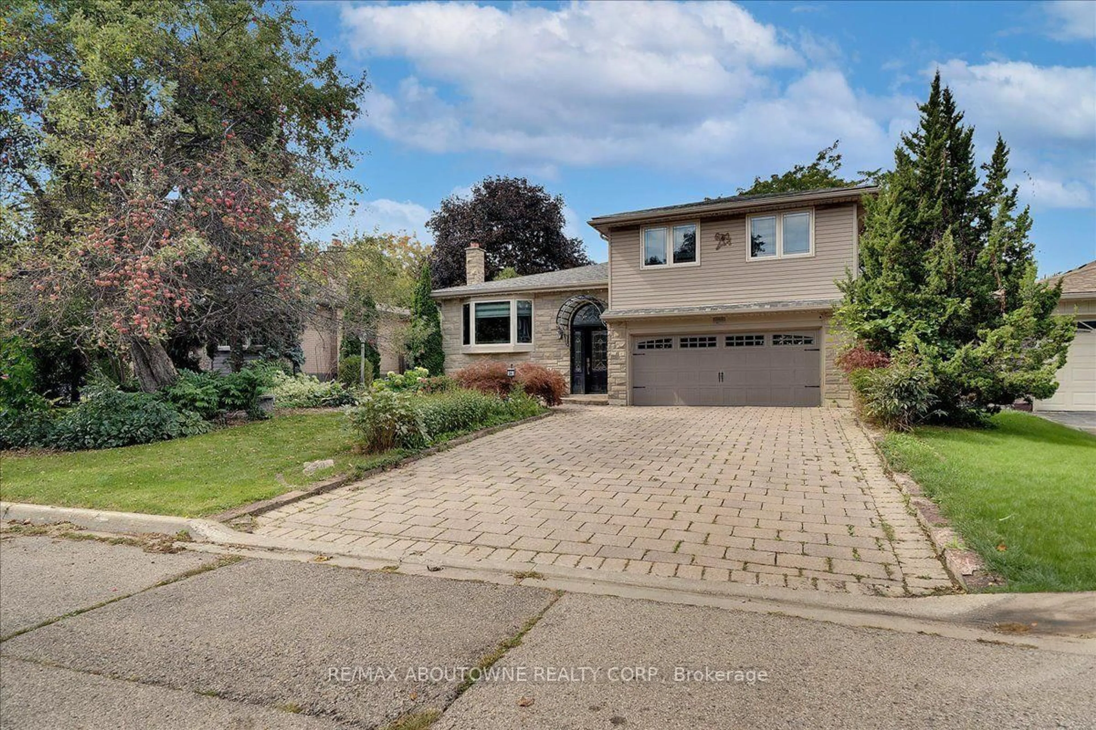 trreb/IMG-W13798654_db531d64-a3b5-4e0d-a6b0-e82f76faaf87-l.jpg