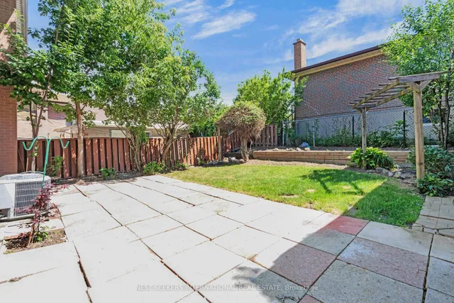 65 Orchardcroft Cres, Toronto 3