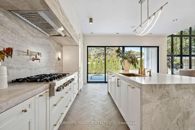 517 Stafford Dr, Oakville 2