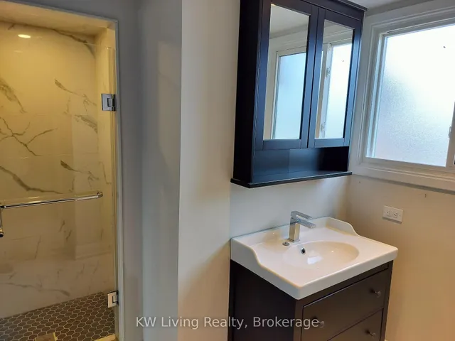 81 Irwin Rd #18, Toronto 3