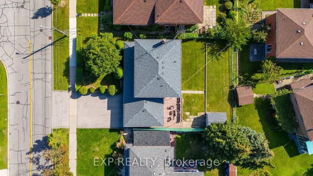 182 Derrydown Rd, Toronto 3