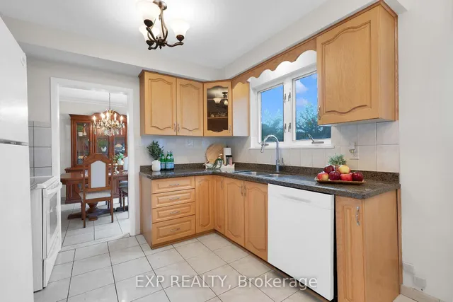 182 Derrydown Rd, Toronto 4