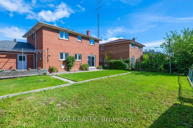 182 Derrydown Rd, Toronto 5