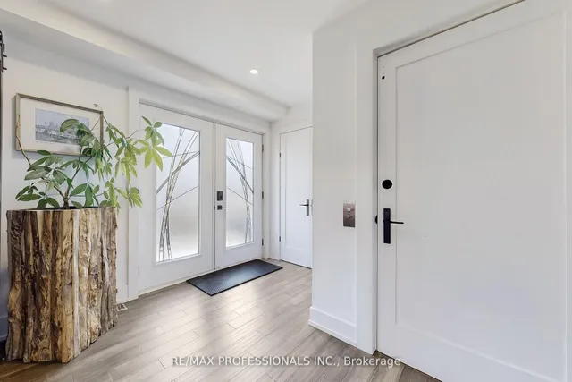 4 Martin Grove Rd, Toronto 3