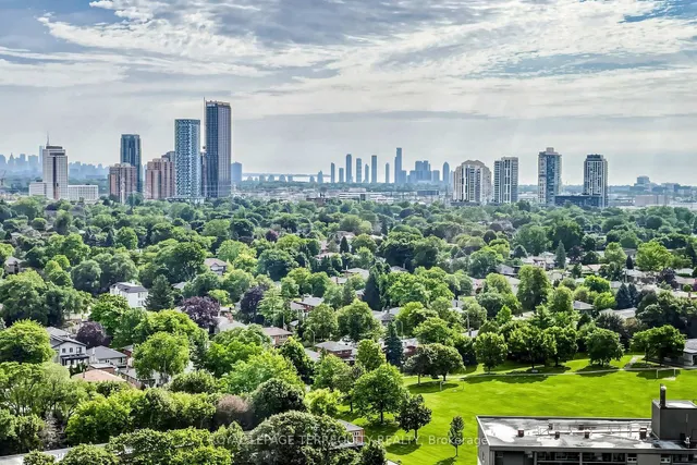 9 Valhalla Inn Rd #2010, Toronto 5