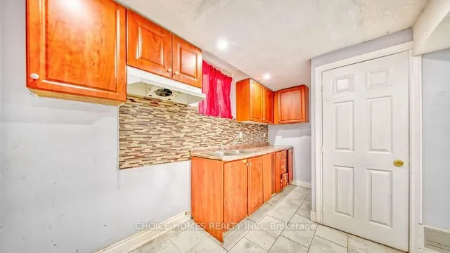 27 Savita Rd, Brampton 5