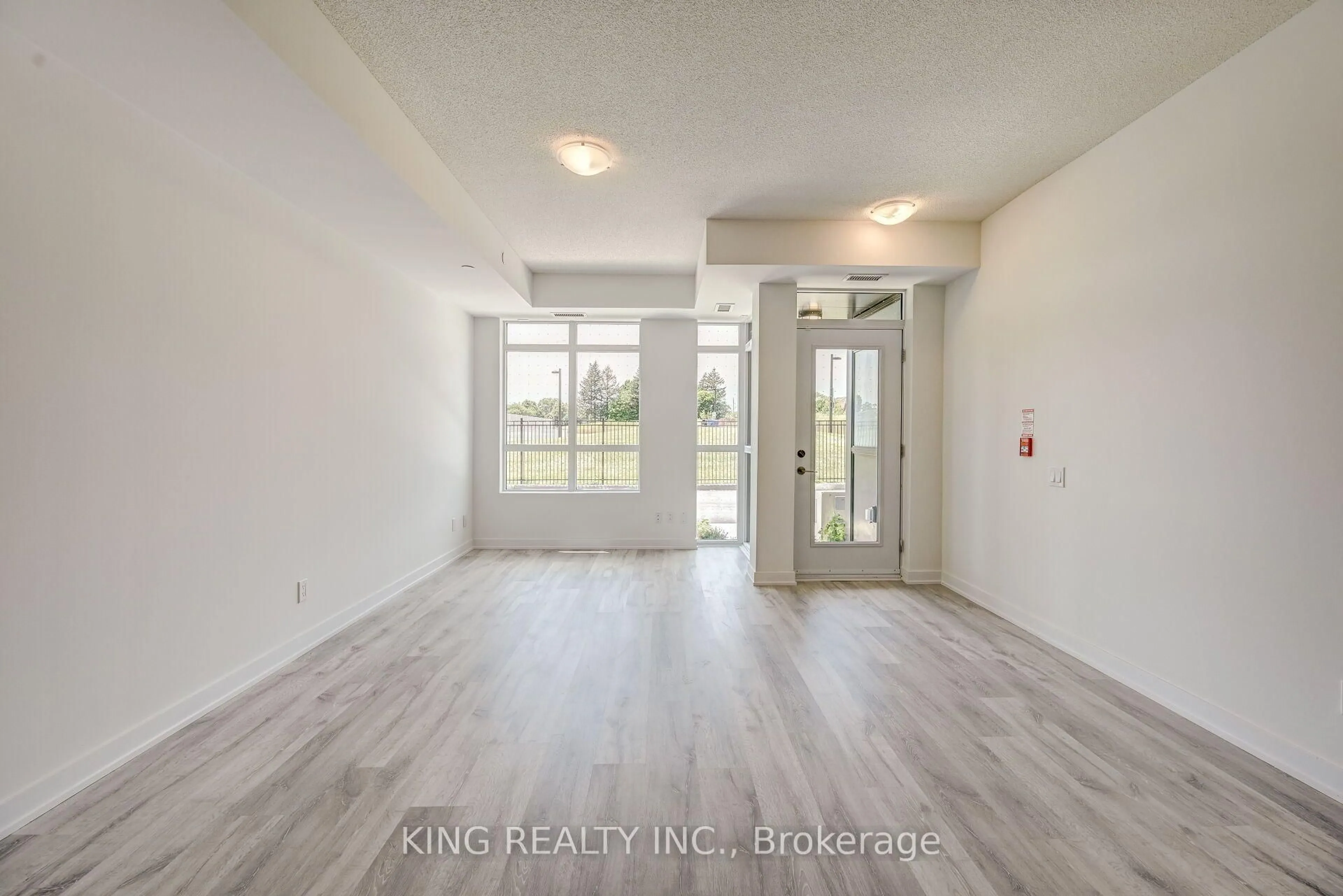 trreb/IMG-W13803900_1a4dadc3-3920-46cc-900b-c0c8ddb63cc4-l.jpg