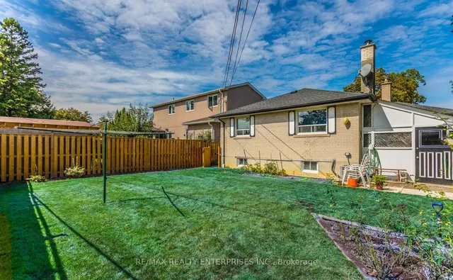 83 Carsbrooke Rd, Toronto 4