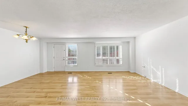 25 Gosford Blvd #24, Toronto 2