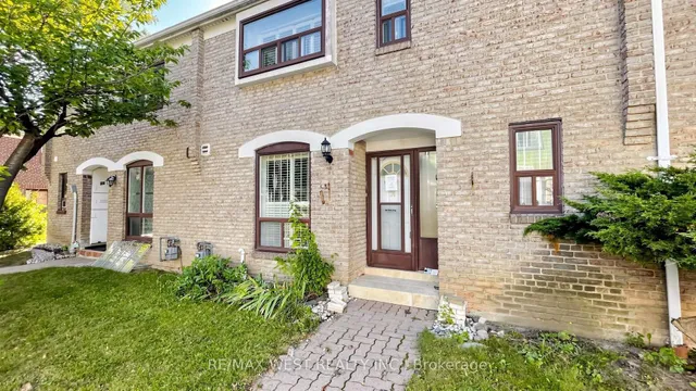 25 Gosford Blvd #24, Toronto 5