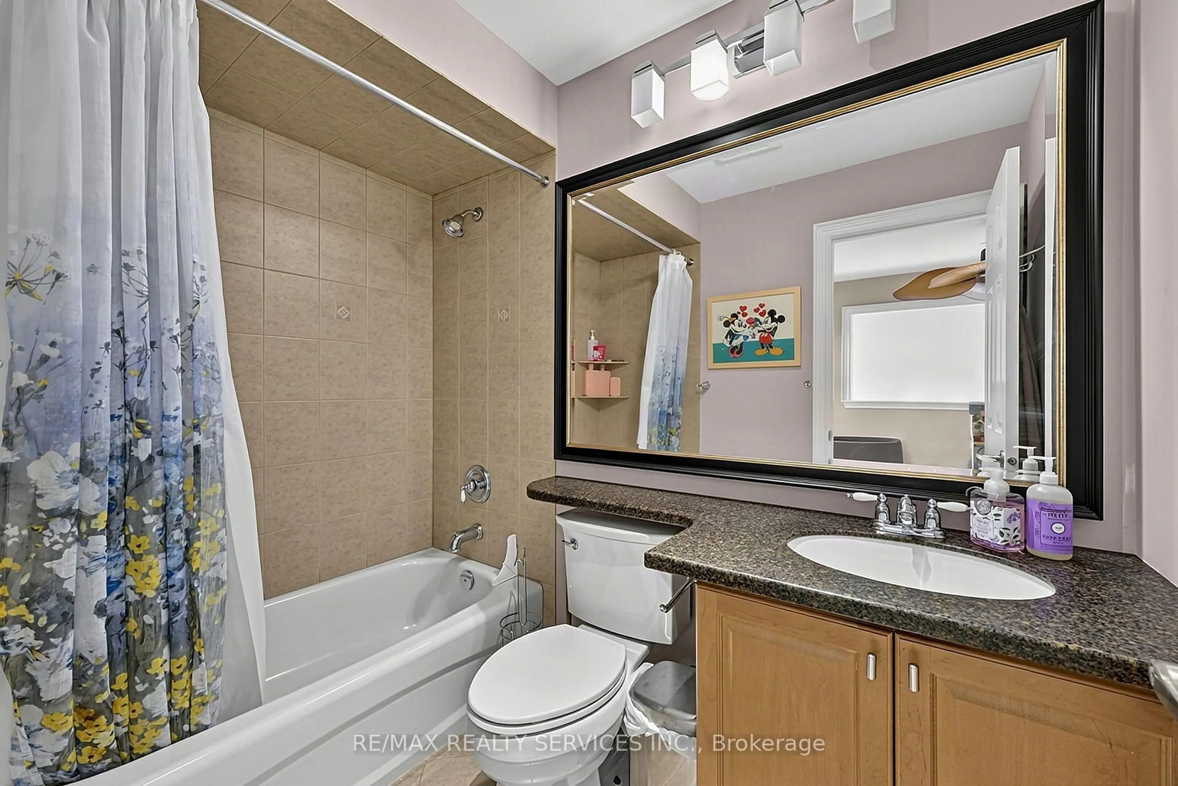 trreb/IMG-W13805026_0eb64816-04f9-40fb-8bc6-7940c2ac92f2-l.jpg