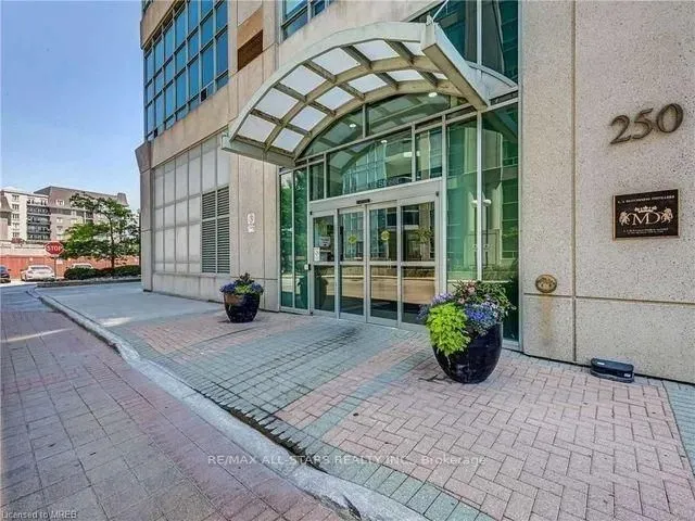 250 Manitoba St #621, Toronto 3