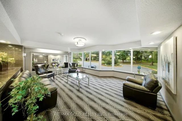 8 Lisa St #2701, Brampton 4