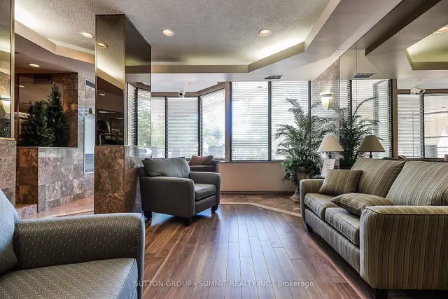 20 Cherrytree Dr #1511, Brampton 5