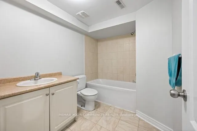 19 Hamer Blvd, Toronto 5