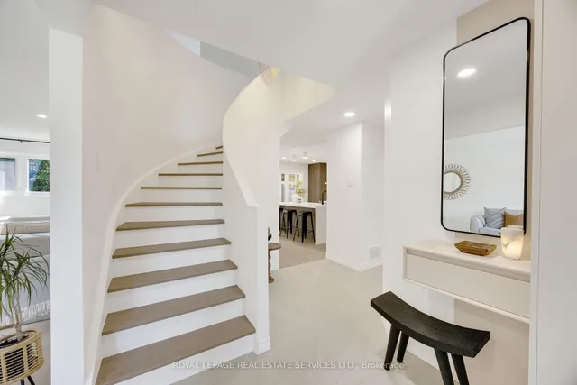 2048 Sixth Line, Oakville 5