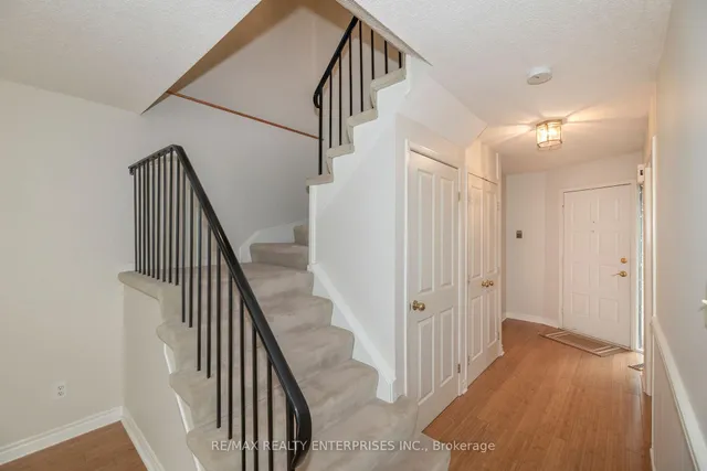 1066 Runnymead Cres, Oakville 5