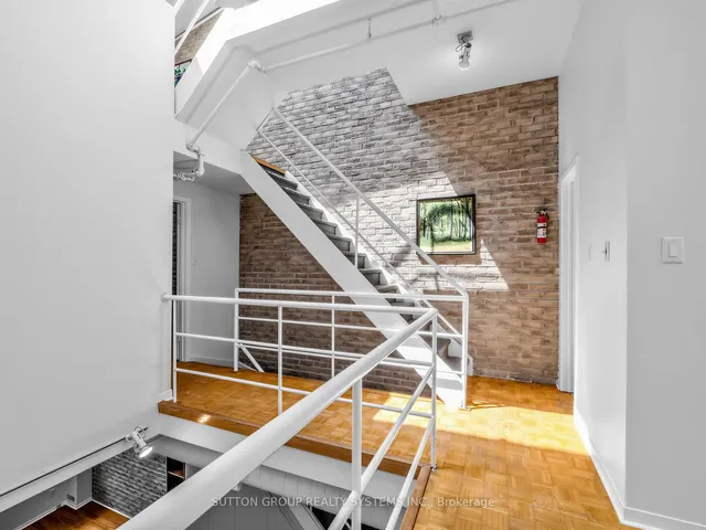 6 Bartlett Ave #5, Toronto 3