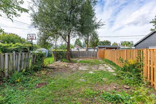 14 Marshall Blvd, Toronto 3