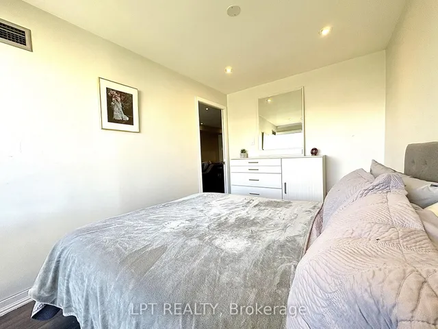 2 Valhalla Inn Rd #332, Toronto 5