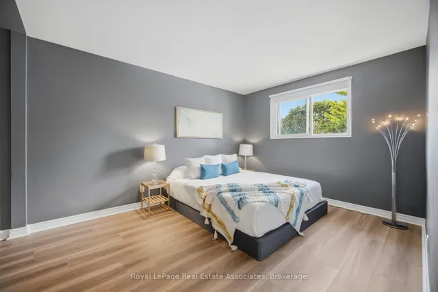 2452 Yarmouth Cres, Oakville 5