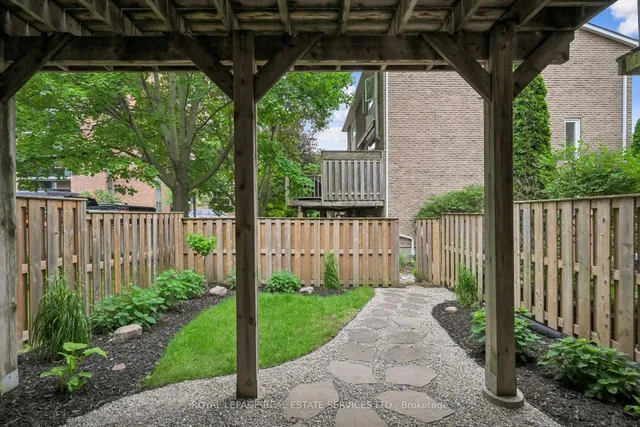 2222 Marine Dr, Oakville 5