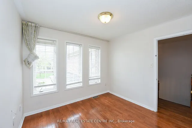 5989 Sidmouth St, Mississauga 5