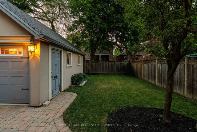 4 Springbrook Gdns, Toronto 4