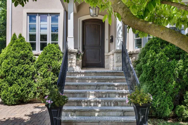 4 Springbrook Gdns, Toronto 5