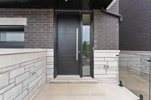 335 Helen Lawson Lane, Oakville 4